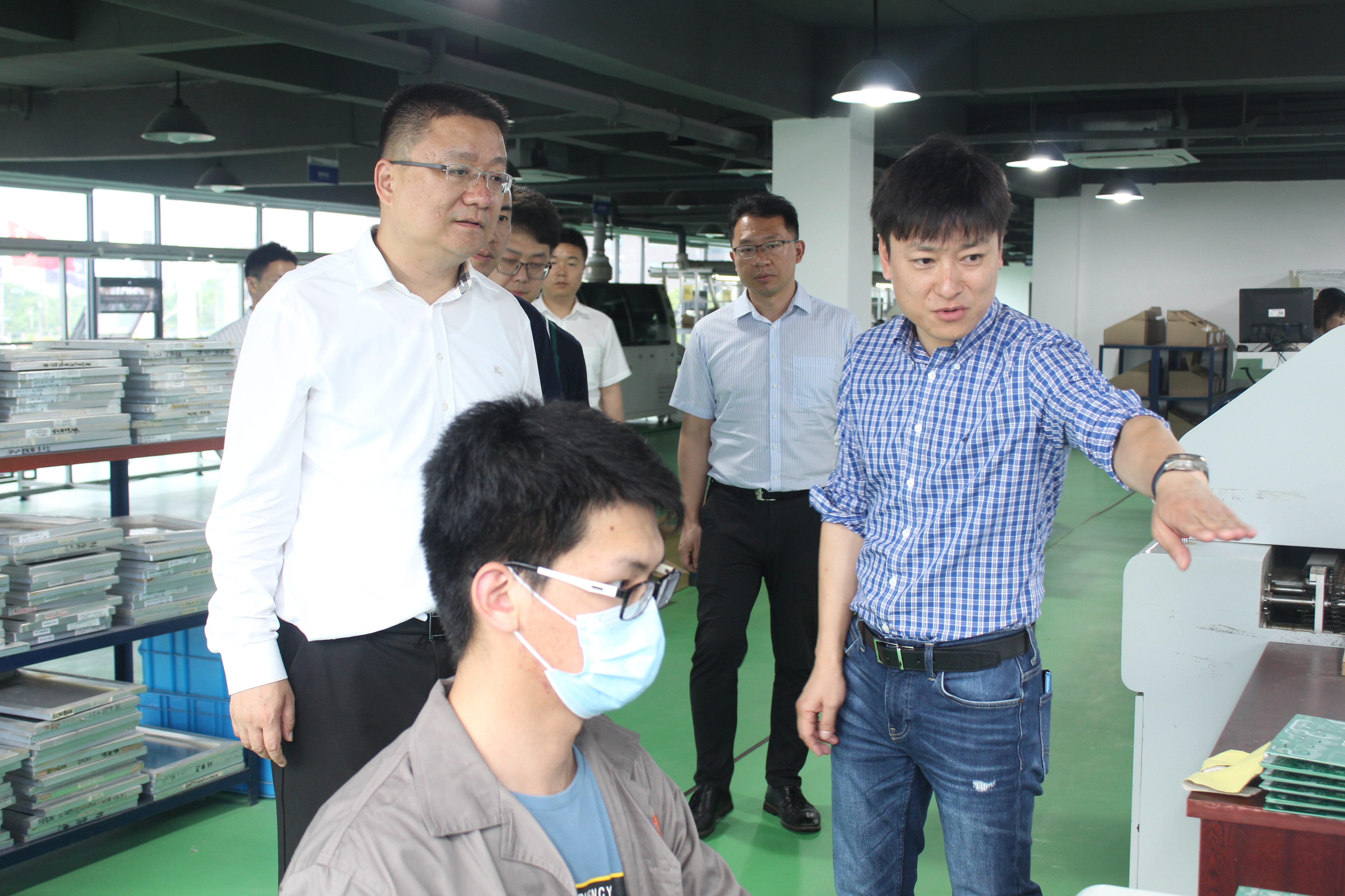 黃石市市委常委、開發(fā)區(qū)黨工委書記、鐵山區(qū)委書記吳之凌、管委會副主任、鐵山區(qū)政府副區(qū)長石斌及相關(guān)部門各主要負(fù)責(zé)人一行來我司調(diào)研